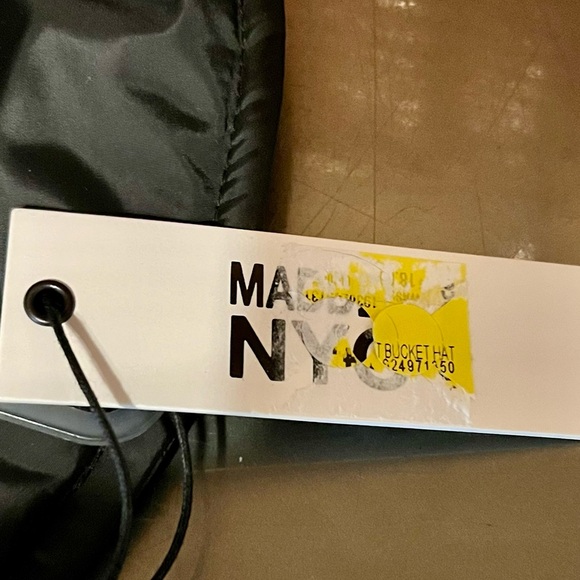 Madden NYC NYT Black Puffer Bucket Hat with Blinged Out Beaded Zip Pocket One Sz - Picture 13 of 13